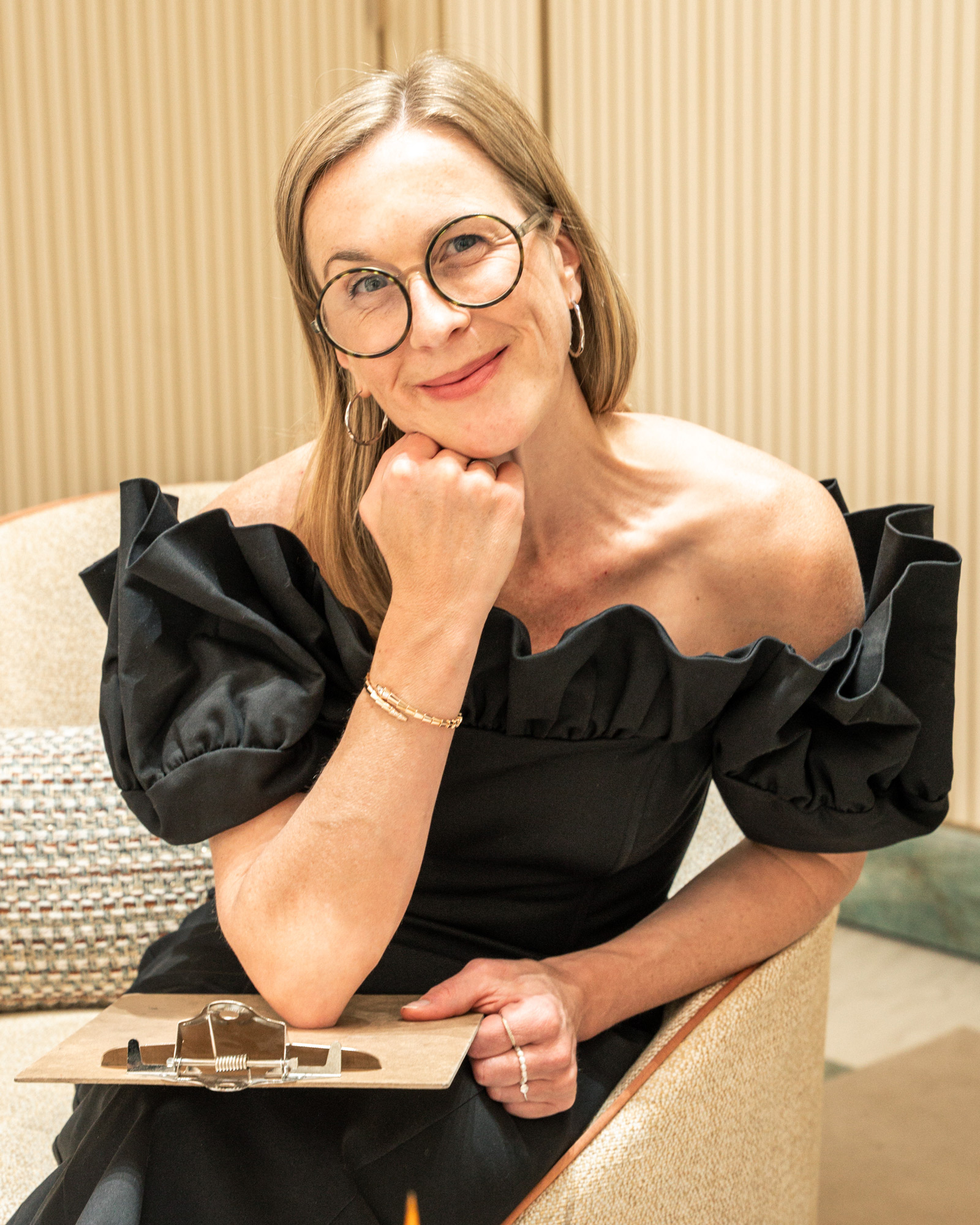 Portrait of Nadja König, artist and fashion illustrator in Munich